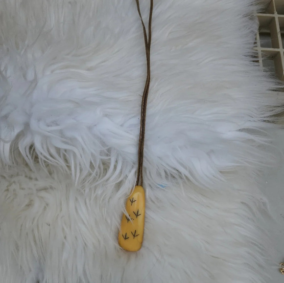 Vintage Lucite‎ pendant - Picture 9 of 11